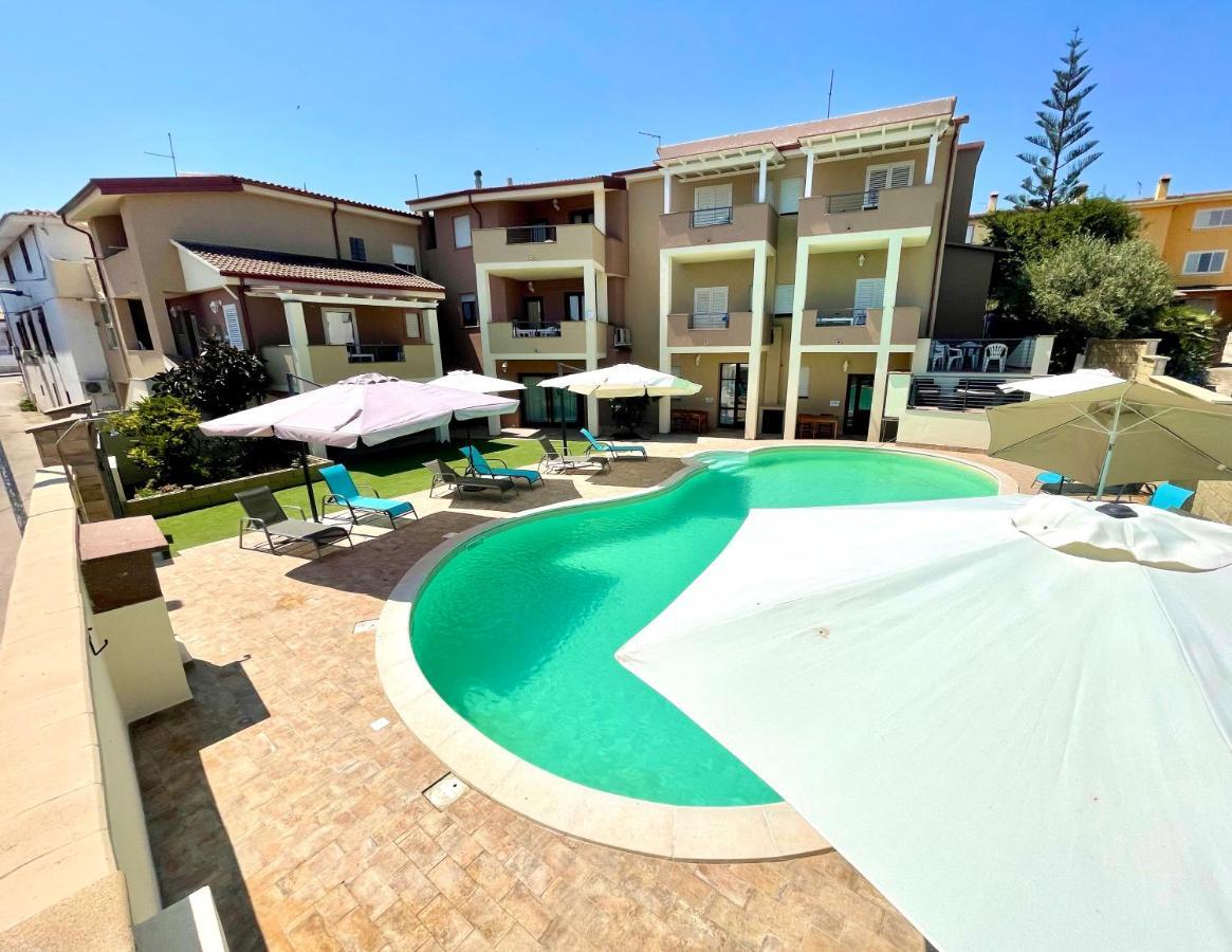 Apartment Maria Tergu Bagian luar foto