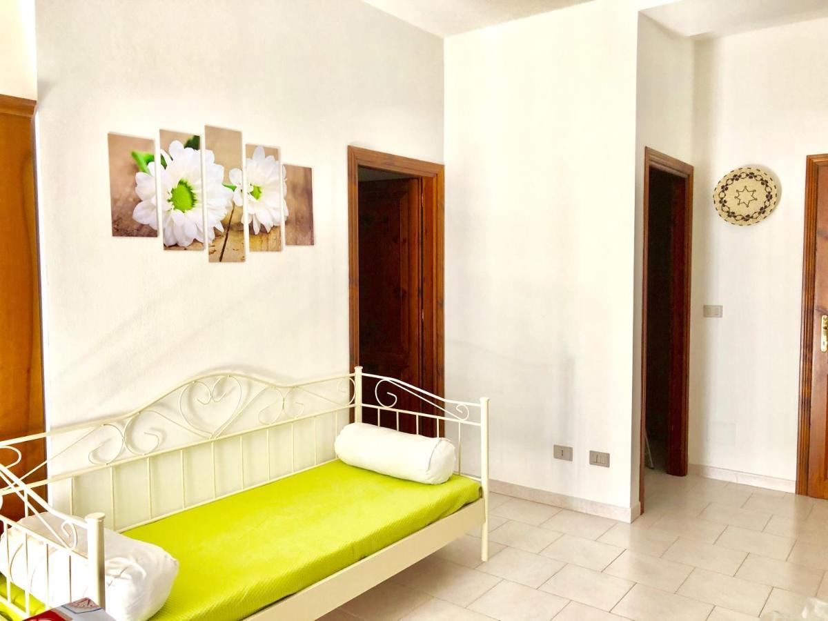 Apartment Maria Tergu Bagian luar foto