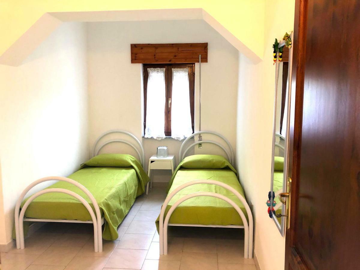 Apartment Maria Tergu Bagian luar foto