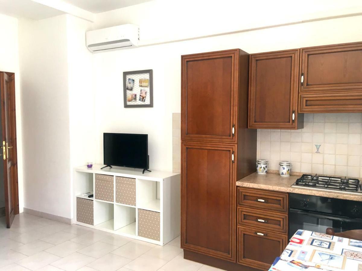 Apartment Maria Tergu Bagian luar foto